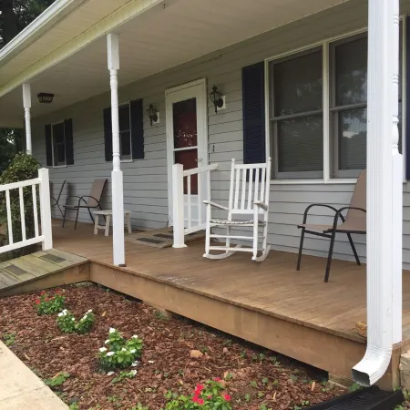 Tranquil Mountain Cottage (Wheelchair Accessible)