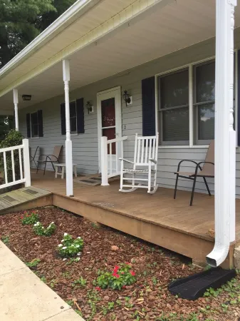 Tranquil Mountain Cottage (Wheelchair Accessible)