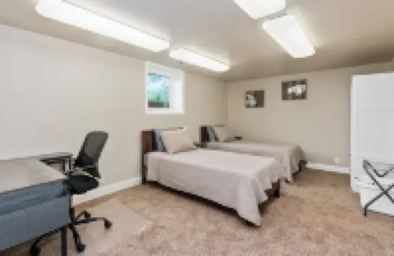 Centrally located, huge shaded patio with hot tub! Entire place to yourself!