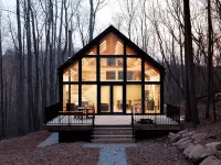 The Ledges Cabin - modern luxury on 35 acres, 8 person hot tub, wood fireplace. Hotels in Hocking