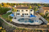 Resort-style Home with stunning views, pool, hot tub, putting green - Family