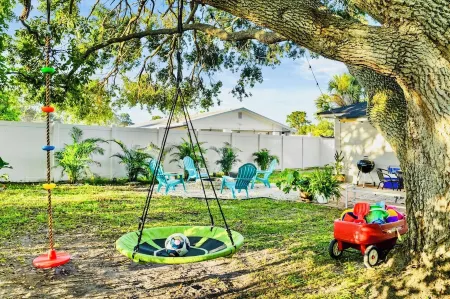 Spacious 4Br Retreat in Tampa Family & Pet-Friendly