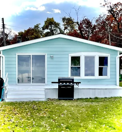 Pet Friendly Beach House, Bay Access, Stunning Views, access to State Park