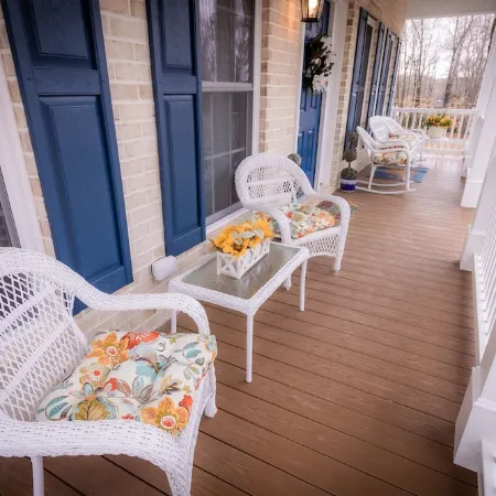 HOME AWAY FROM HOME/ 2 -story modern farmhouse at Lake Gaston  /HOT TUB AUG 1