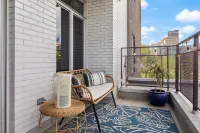 Luxury Mid-century Condo, Cozy & Fully Remodeled. Stocked with Many Extras!