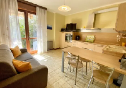 Limone apartment: pool, air conditioning, seating area, parking lot, 5 minutes walk to the lake