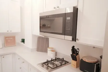 Luxurious Studio-Heart Of East Avenue-WalkDowntown