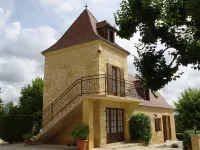 Enchanting place, quiet apartment in stone house, lots of charm!