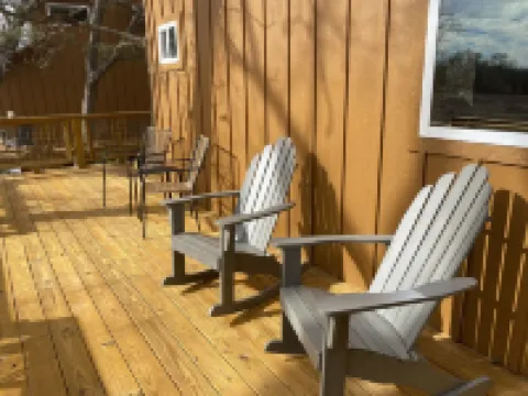 Coach’s Quarters - The Clubhouse - Spend night in the trees!!