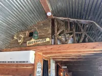 Pine Hollow w/ Lemurs & zebras, Private Hot Tub