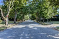 Great High Point Location adj to JH Adams Inn- Newly Renovated