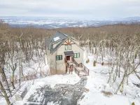 Designer Home: A+ Views HotTub Pool GameRoom Grill