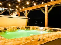 Winter Lakeside Retreat on Locke Lake — Stunning Views & Private Hot Tub Hotels in Barnstead