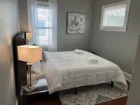 Spacious 2 bed room apartment near Shaker, Cleveland clinic, CWRU, Van aken. Hotels in Cleveland Heights