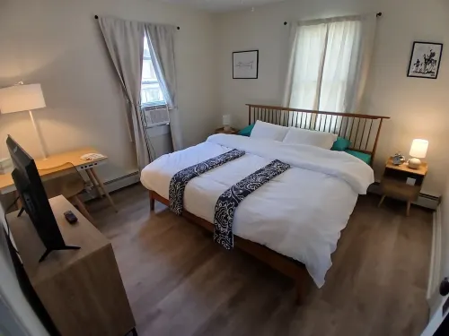 Eclectic Decor 5 Br house, 2 Baths & 2 Kitchens with WiFi and AC in Old Forge Hotels in Old Forge