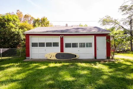 Cozy golden gate cutie