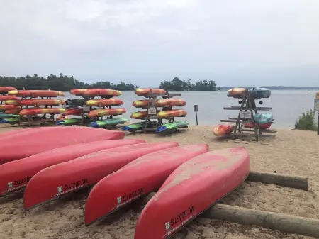Beach across 1 Street! Location at it's finest! Отели в г. Mason County