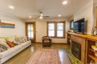 Spacious 3 bedroom home near KUMED and Westport in Kansas City