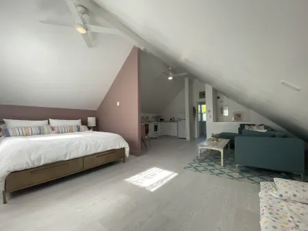 The Carriage Loft on 7th Street