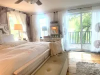 Enchanting, romantic and fun river getaway