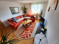 Großzügige 2-zimmer Wohnung mit Eigenem Garten