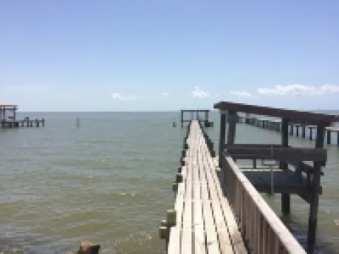 Quiet Family Kept Waterfront Bayhouse With Great Fishing Pier