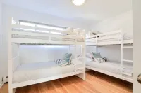 Cheerful 3 Bedroom Beach Front Cottage with Fireplace - Balkoner