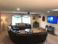 Beautiful 3 bed 2 bath house 2mi from ferry to downtown Seattle
