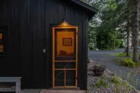 1940’s Charming Vintage Cabin