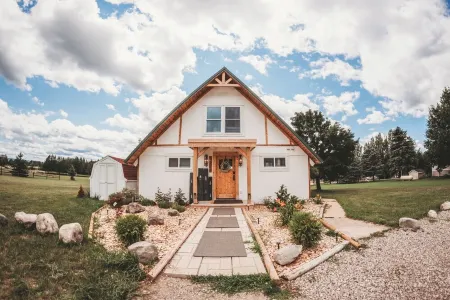 Annie's Place- Newly renovated with EV charging.