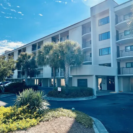 Renovated beach front condo in amenity-filled Duneridge