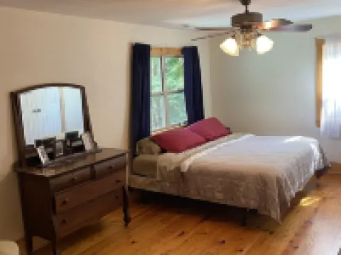 Cabin with beautiful mountain and valley views Hotels in Sequatchie County