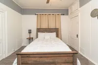 2 BR Cloverdale Duplex w/ Large Country Kitchen