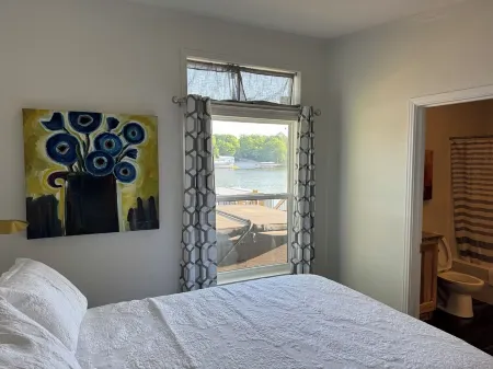 Lake Front Hot Tub Retreat