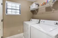 Remodeled WALK-IN Condo Close to 76 Strip No stairs!