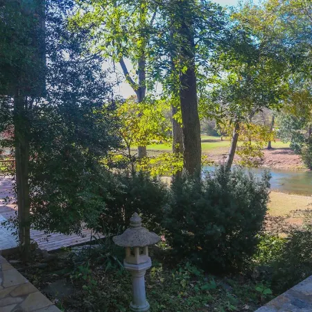 Riverfront, golf course retreat with pool!