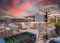 Beach getaway, Condo, Beautiful POOL, 5 minute walk to beach and Morey's Piers Hotels in 