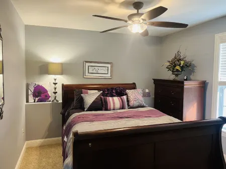 Short term avail! 5 min from MIZZOU,Univ Hospital! Family sized,clean,fenced