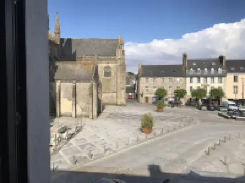 Downtown duplex 120m2, facing Saint Pol de Leon cathedral.