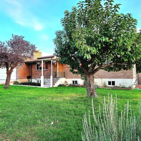 Gorgeous Island-Themed Retreat Sleeps 30 in Orem, UT!