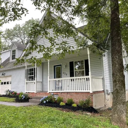 CENTRALLY LOCATED - 4 bedroom- Hancock House - Pet Friendly. 1 gig internet.