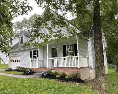 CENTRALLY LOCATED - 4 bedroom- Hancock House - Pet Friendly. 1 gig internet. Hoteles en Gallatin