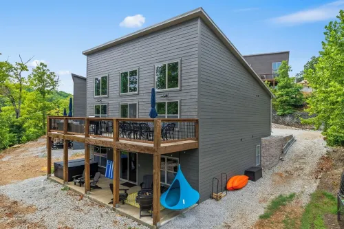 New Lakefront Cabin - Lake Views - Large Hot Tub - Firepit