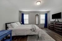 Lakewood Lounge - Quiet Area, Walking Trails, Community Park