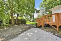 3 mins from Downtown - PS5, King Bed & EV Charger