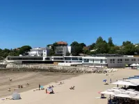 Foncillon beach, residence with swimming pool facing the sea