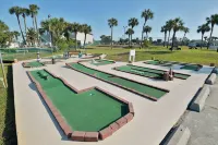 Cozy Family Vacation in Panama City Beach with Golf Cart ,Private Beach, Pools