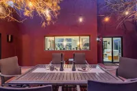 FEATURED in FORBES, 20ft ceilings, AMAZING views, + loft, hot tub, fire pit, EV.