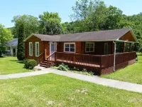 The Shack, An exquisite 3 bed room log cabin. Hotels in Plateau