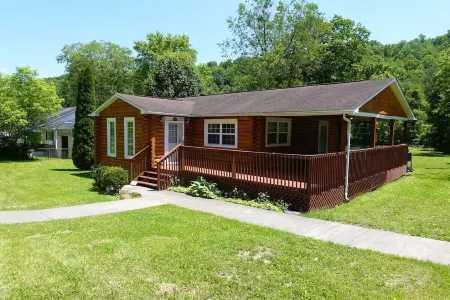 The Shack, An exquisite 3 bed room log cabin.